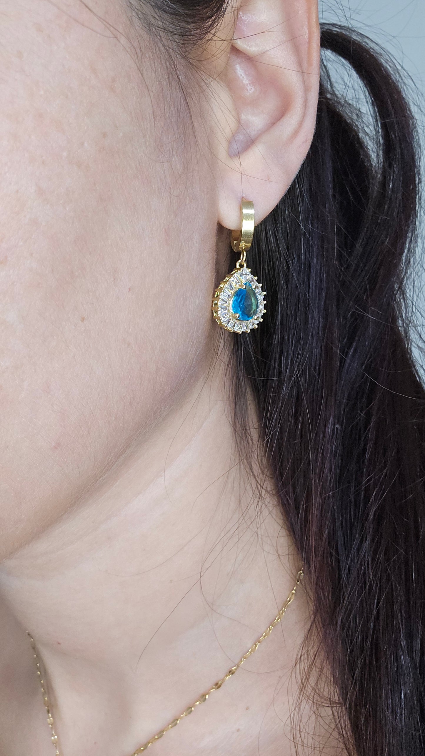 Conjunto dourado gota azul com cristais