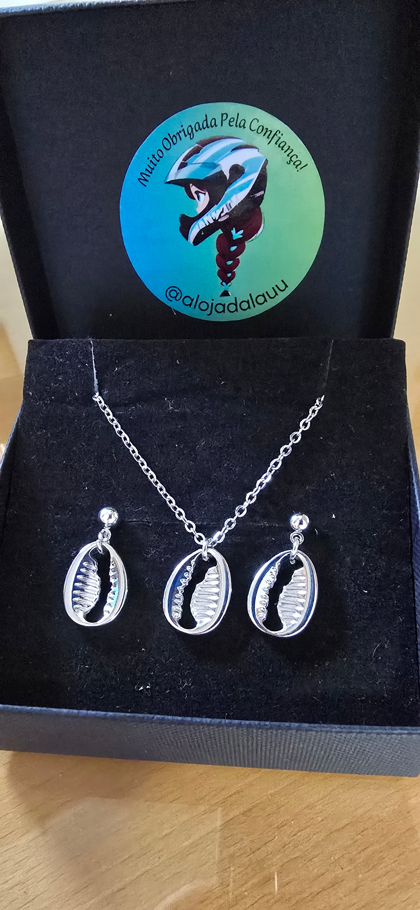 Conjuntos (colar e brincos)