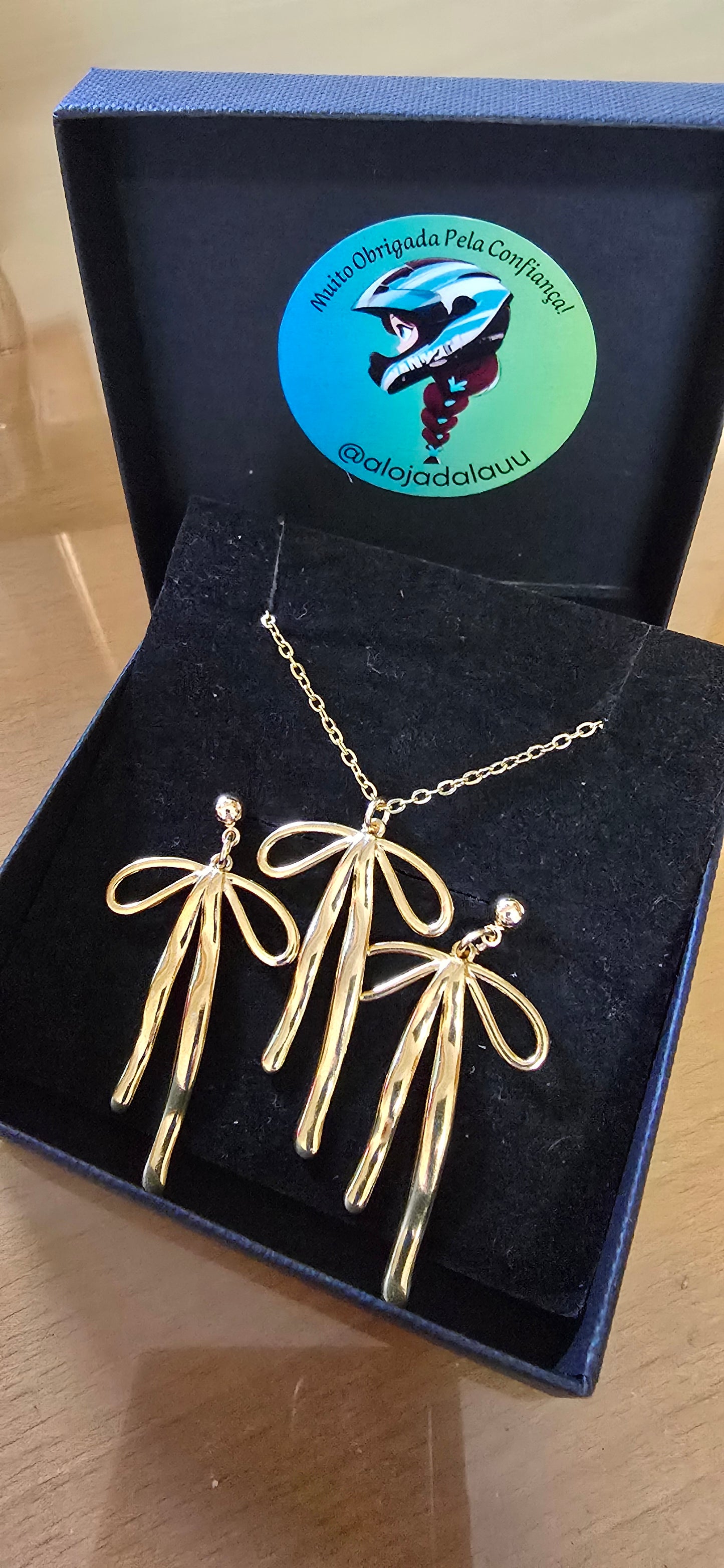 Conjuntos (colar e brincos)