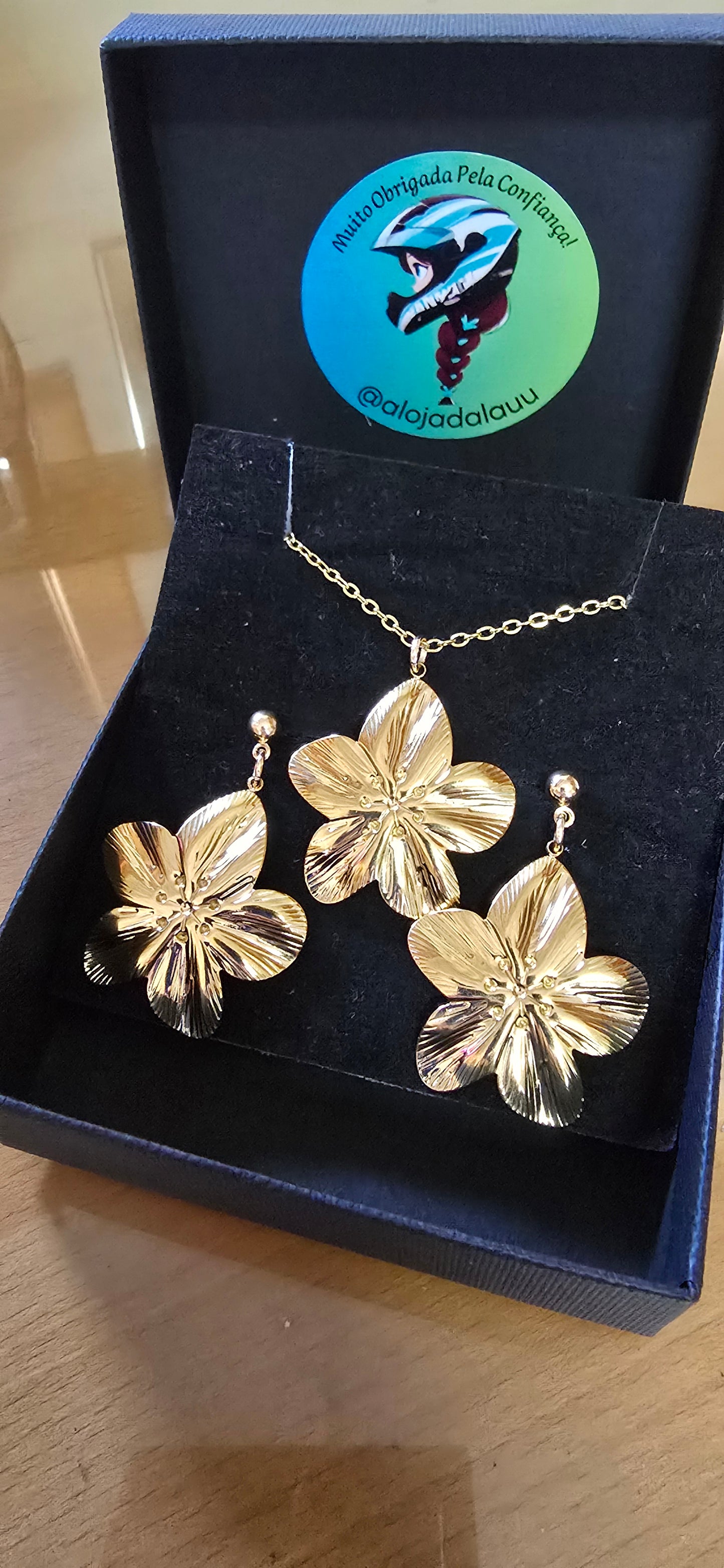 Conjuntos (colar e brincos)