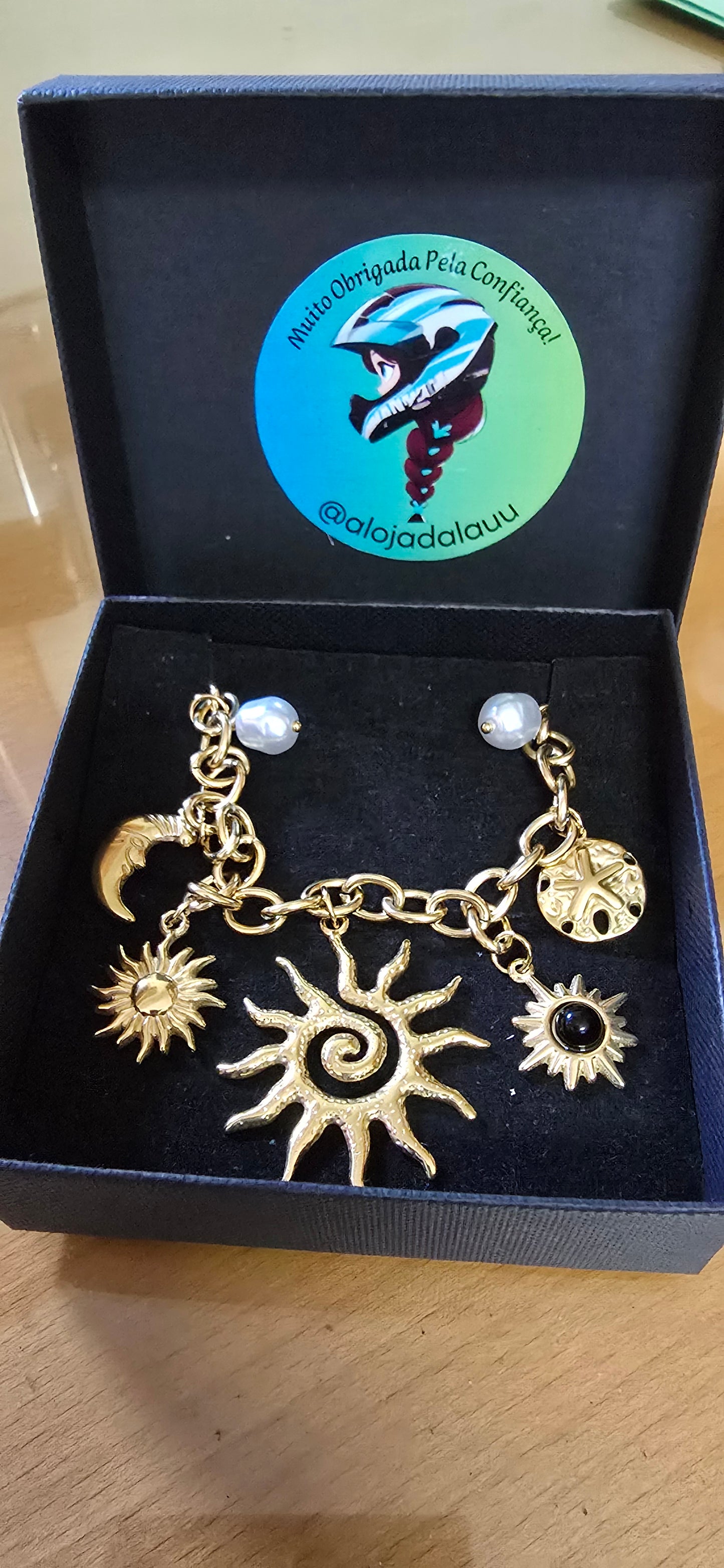 Colares com sol e lua