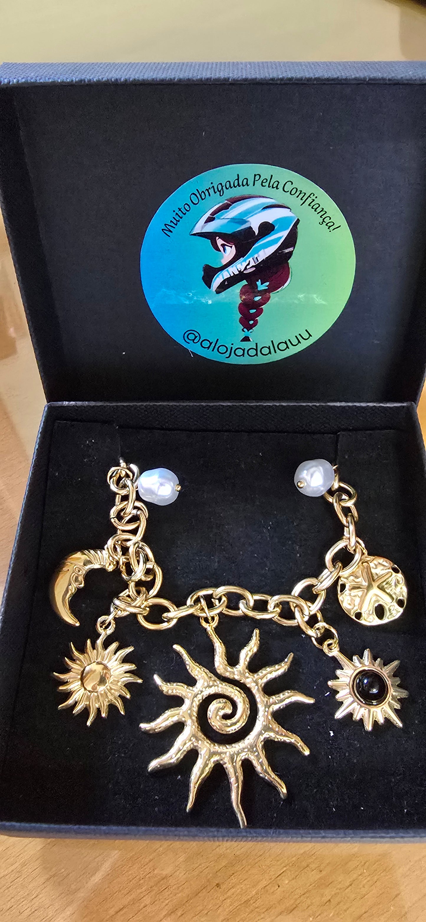 Colares com sol e lua