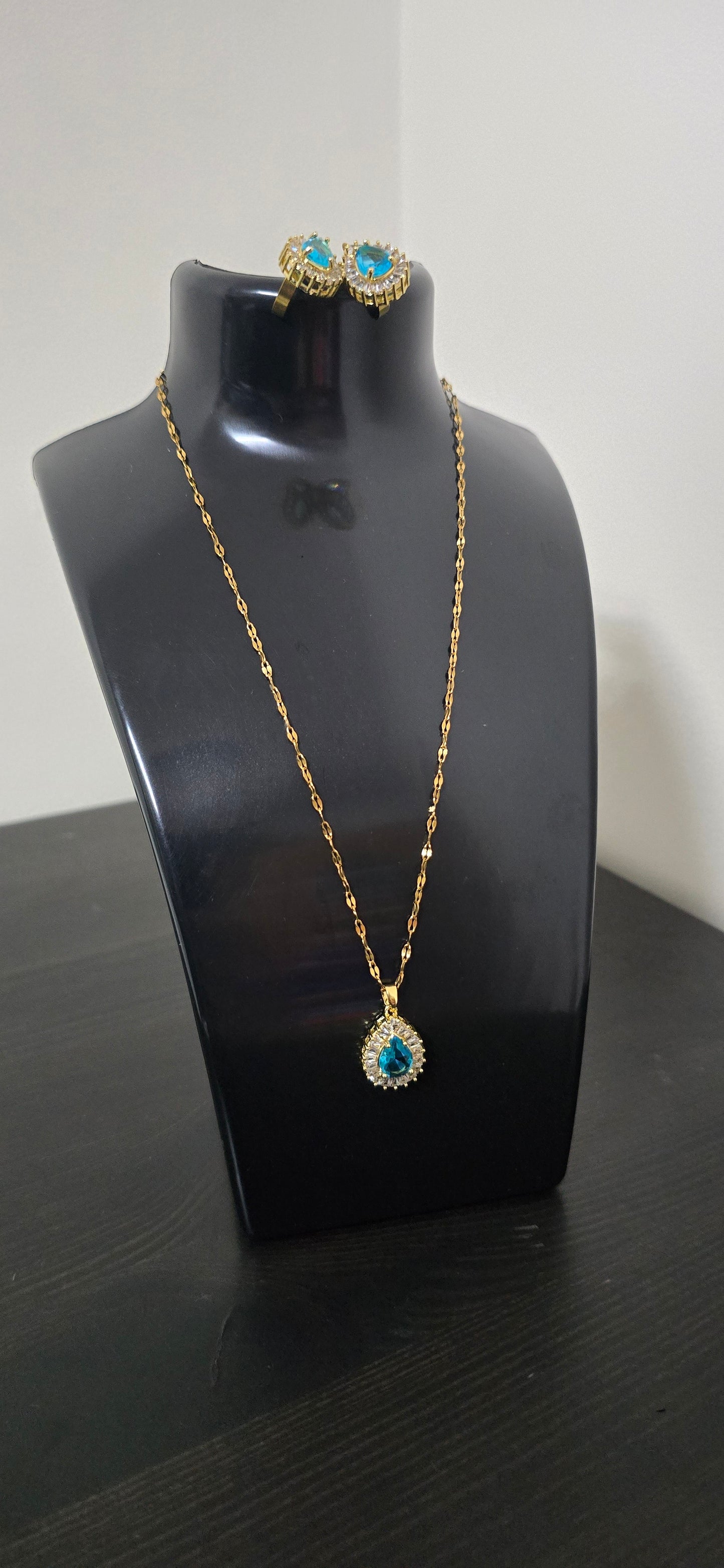 Conjunto dourado gota azul com cristais