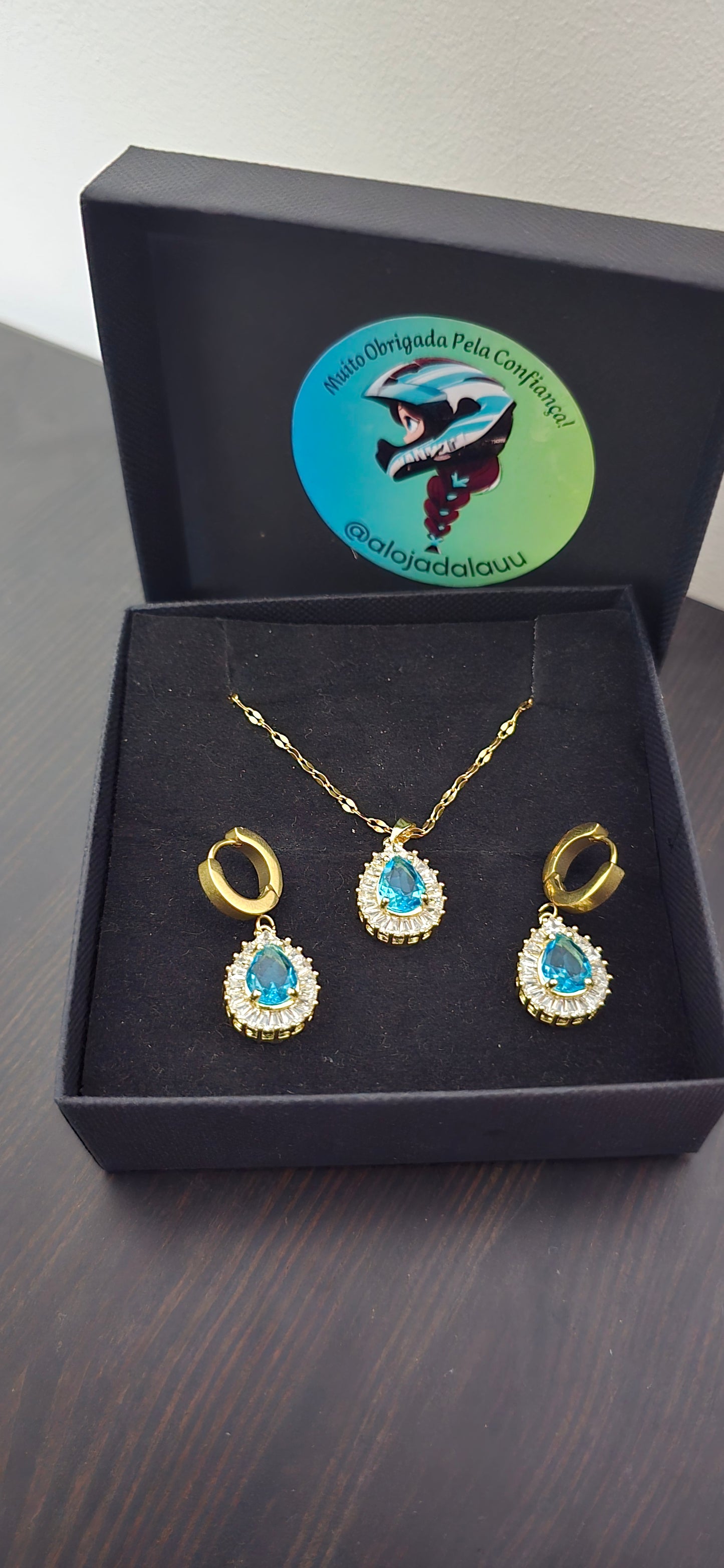 Conjunto dourado gota azul com cristais
