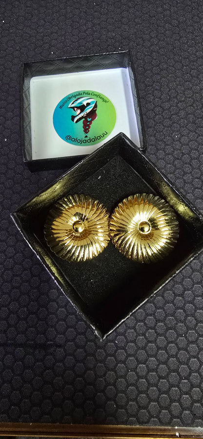 Brincos dourados
