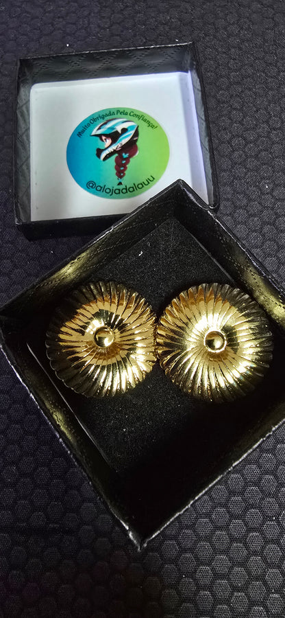 Brincos dourados