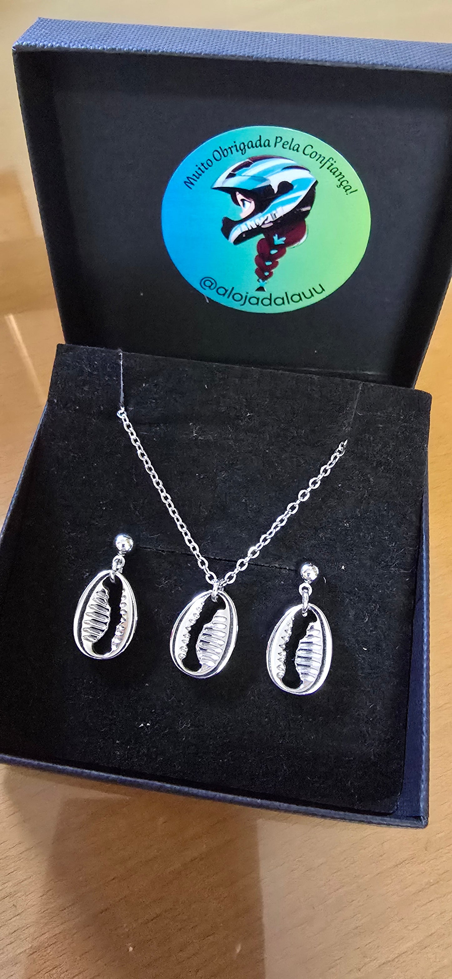 Conjuntos (colar e brincos)